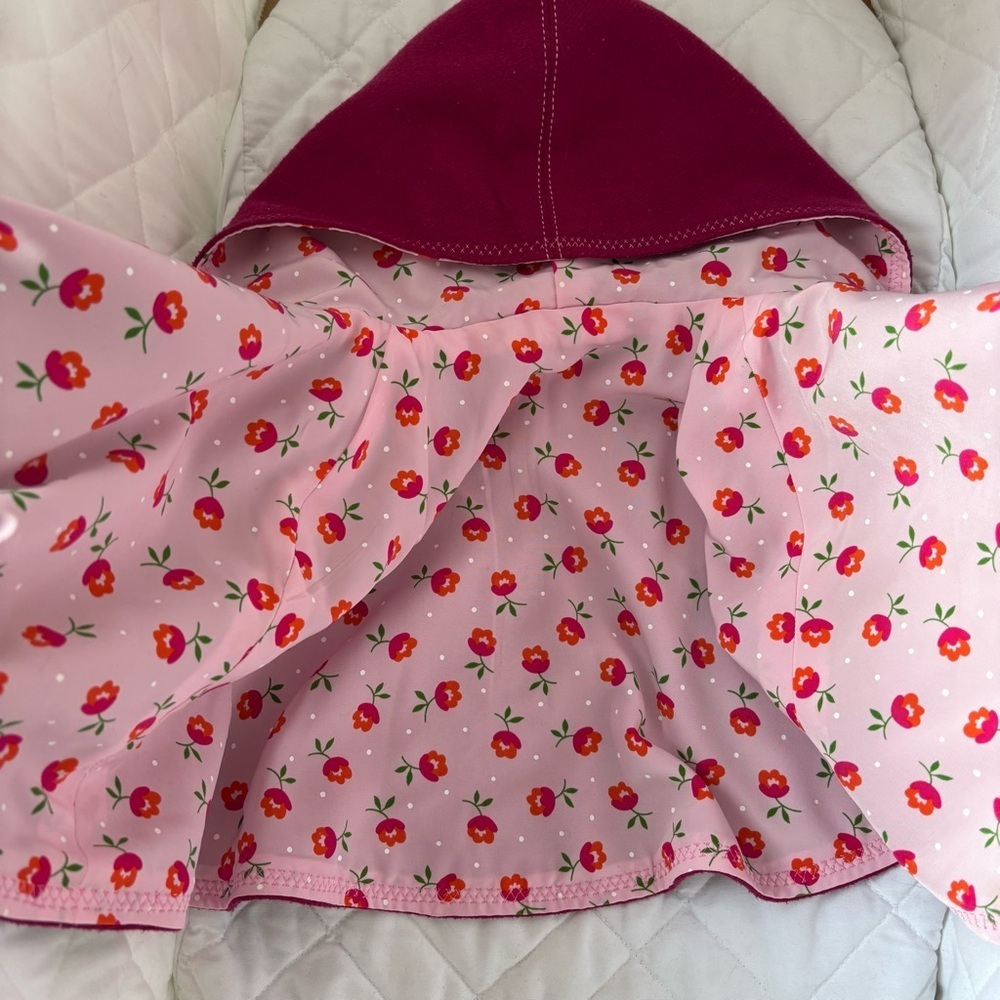 ⭒ 2T-3T Unique Fushcia Poncho Waterproof Cape Sleevless Butterfly Embroidery ⭒ - Picture 5 of 7